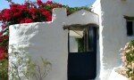 Από την Λαγκάδα παίρνουμε το μονοπάτι από την Λόζα και κατηφορίζουμε προς το φαράγγι. Ακριβώς απέναντί μας αντικρίζουμε το χωριό Στρούμπο. Το χωριό είναι ερημωμένο από μόνιμους κατοίκους αλλά τα...